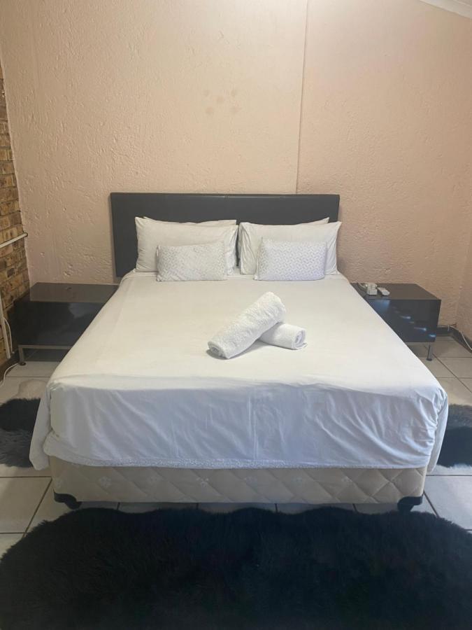 A Pousada Guesthouse Mbombela Екстер'єр фото