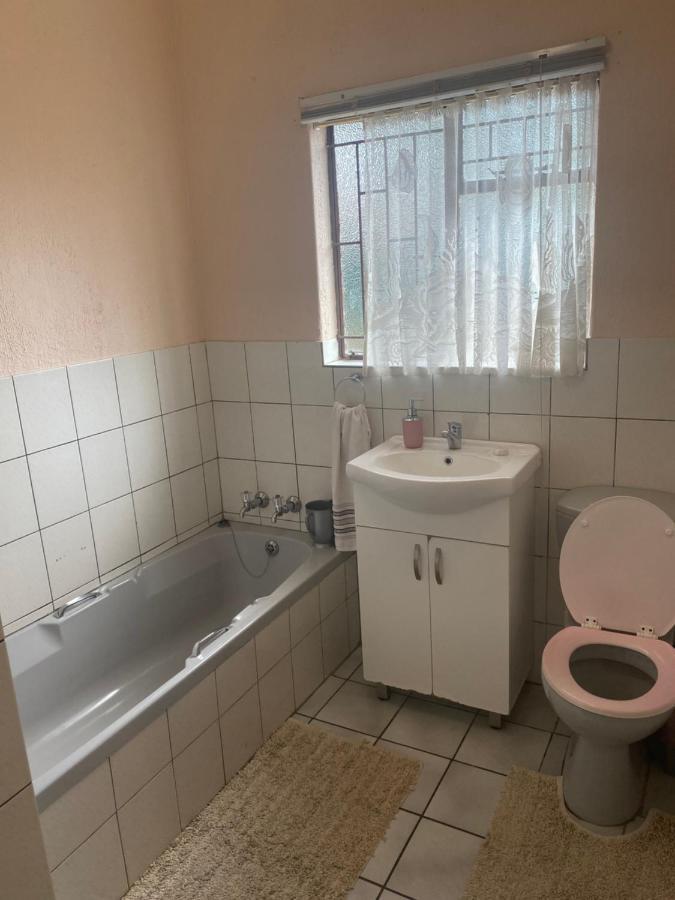 A Pousada Guesthouse Mbombela Екстер'єр фото